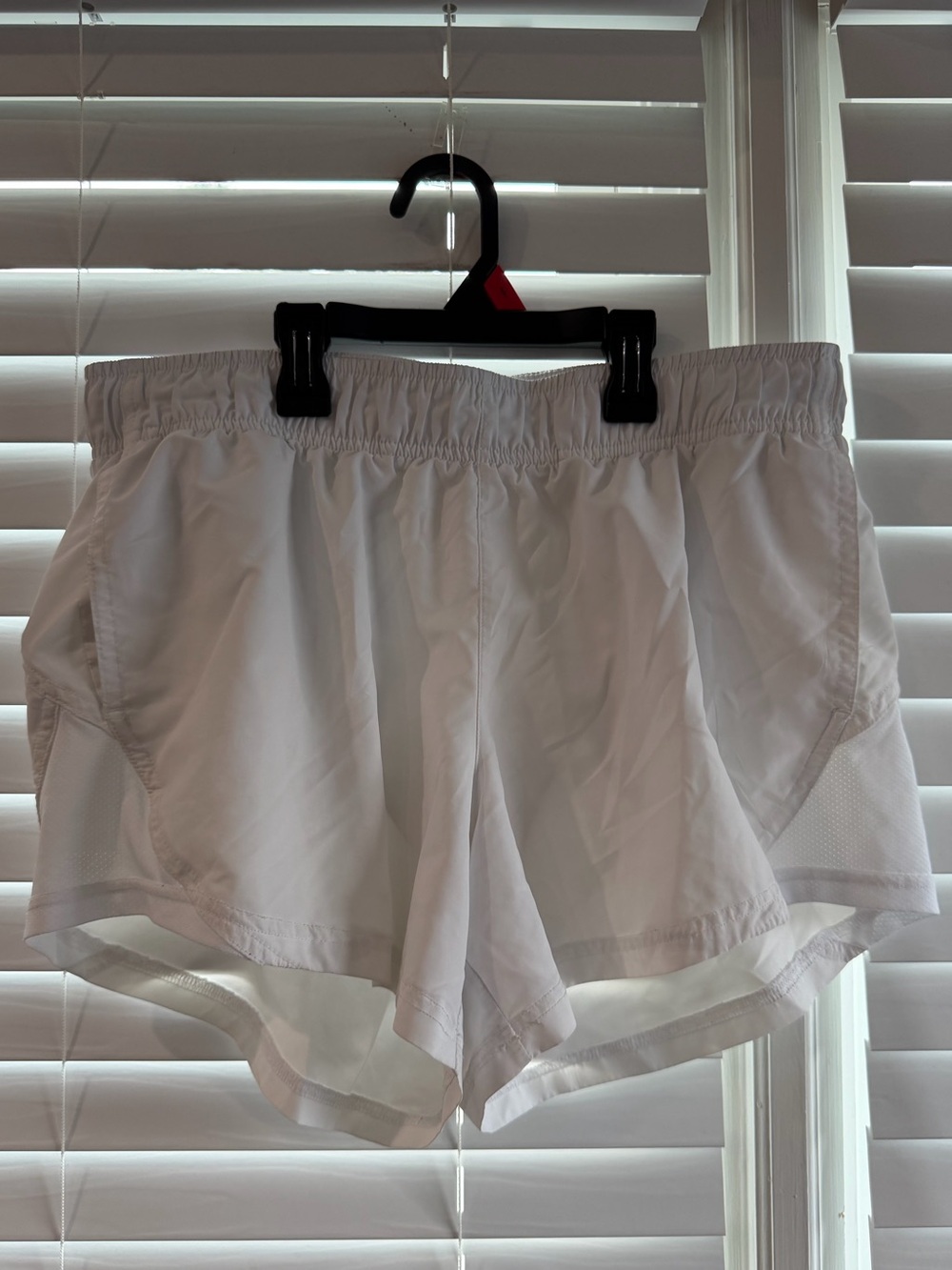 Women’s White Athletic Shorts Size Medium 🤍